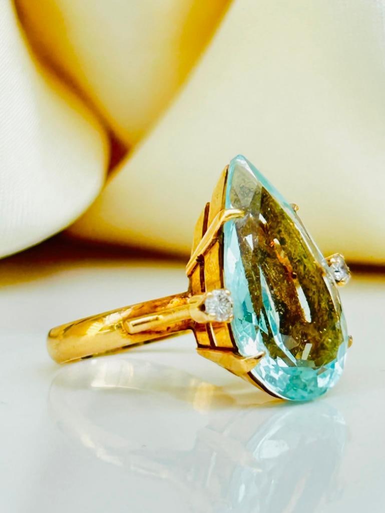 18ct Yellow Gold Large Aquamarine and Diamond Pear Shaped Ring - 2