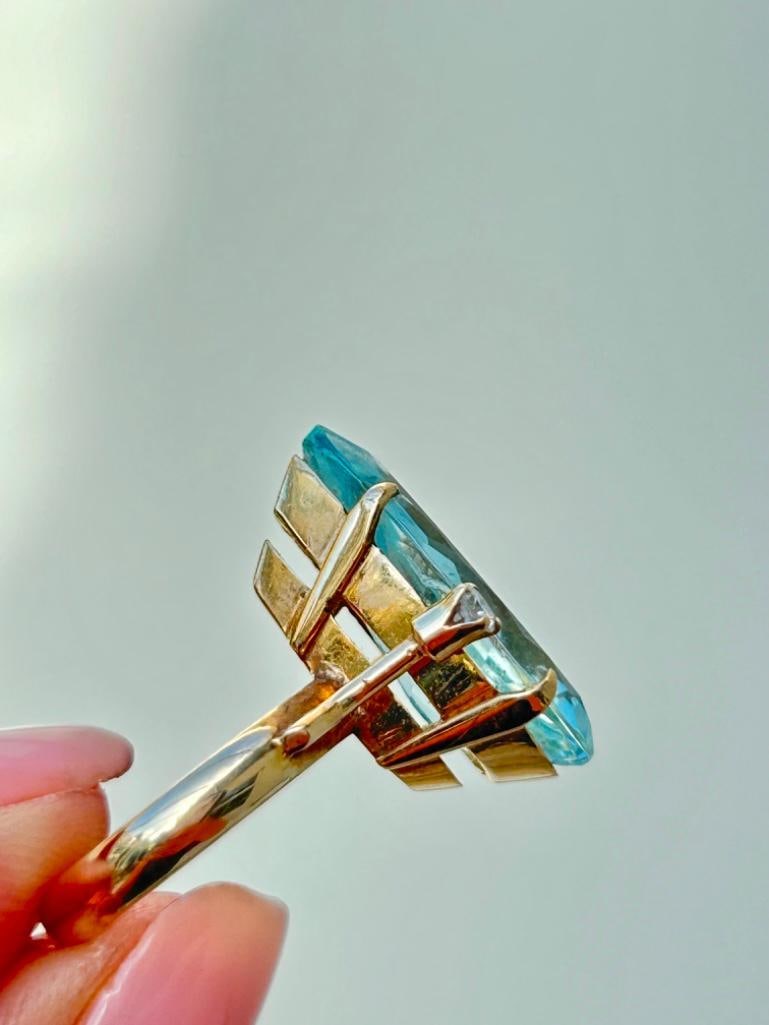 18ct Yellow Gold Large Aquamarine and Diamond Pear Shaped Ring - 5