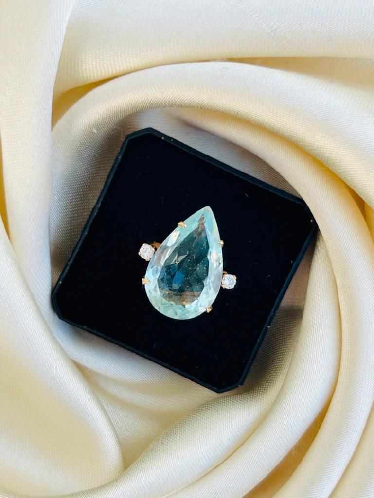 18ct Yellow Gold Large Aquamarine and Diamond Pear Shaped Ring - 7
