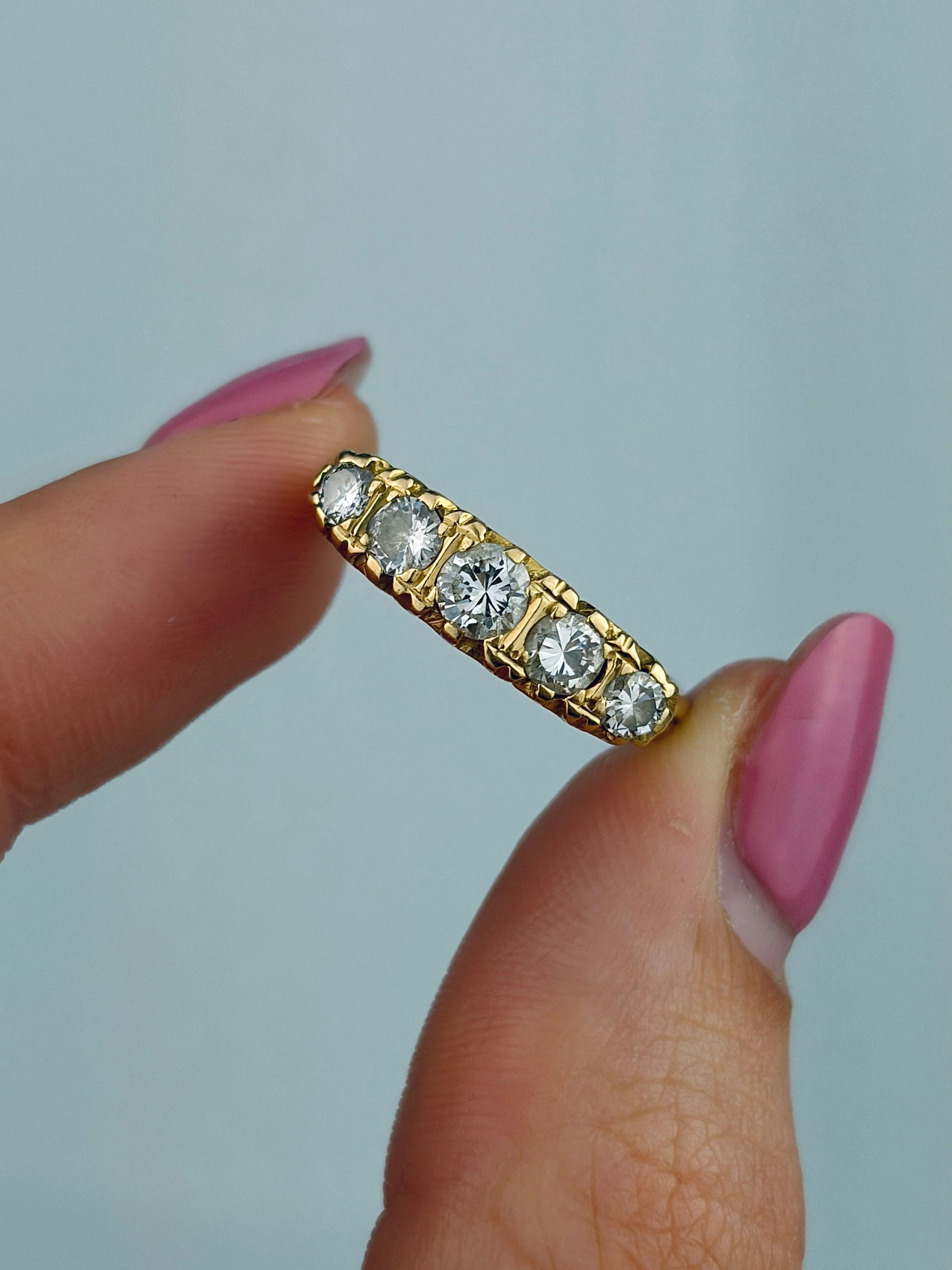 ANTIQUE 18CT YELLOW GOLD DIAMOND 5 STONE RING WITH SCROLL SETTING - 5