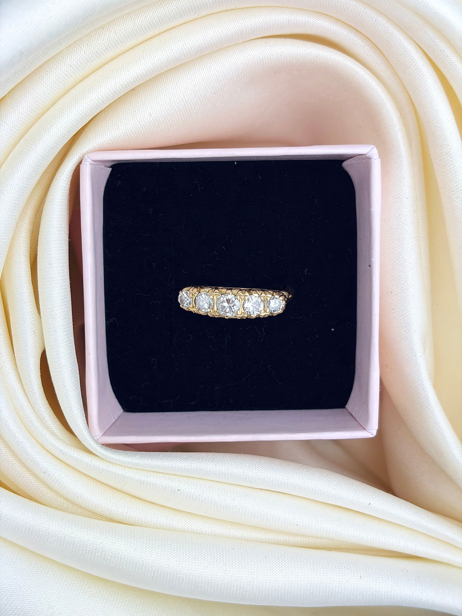 ANTIQUE 18CT YELLOW GOLD DIAMOND 5 STONE RING WITH SCROLL SETTING - 9