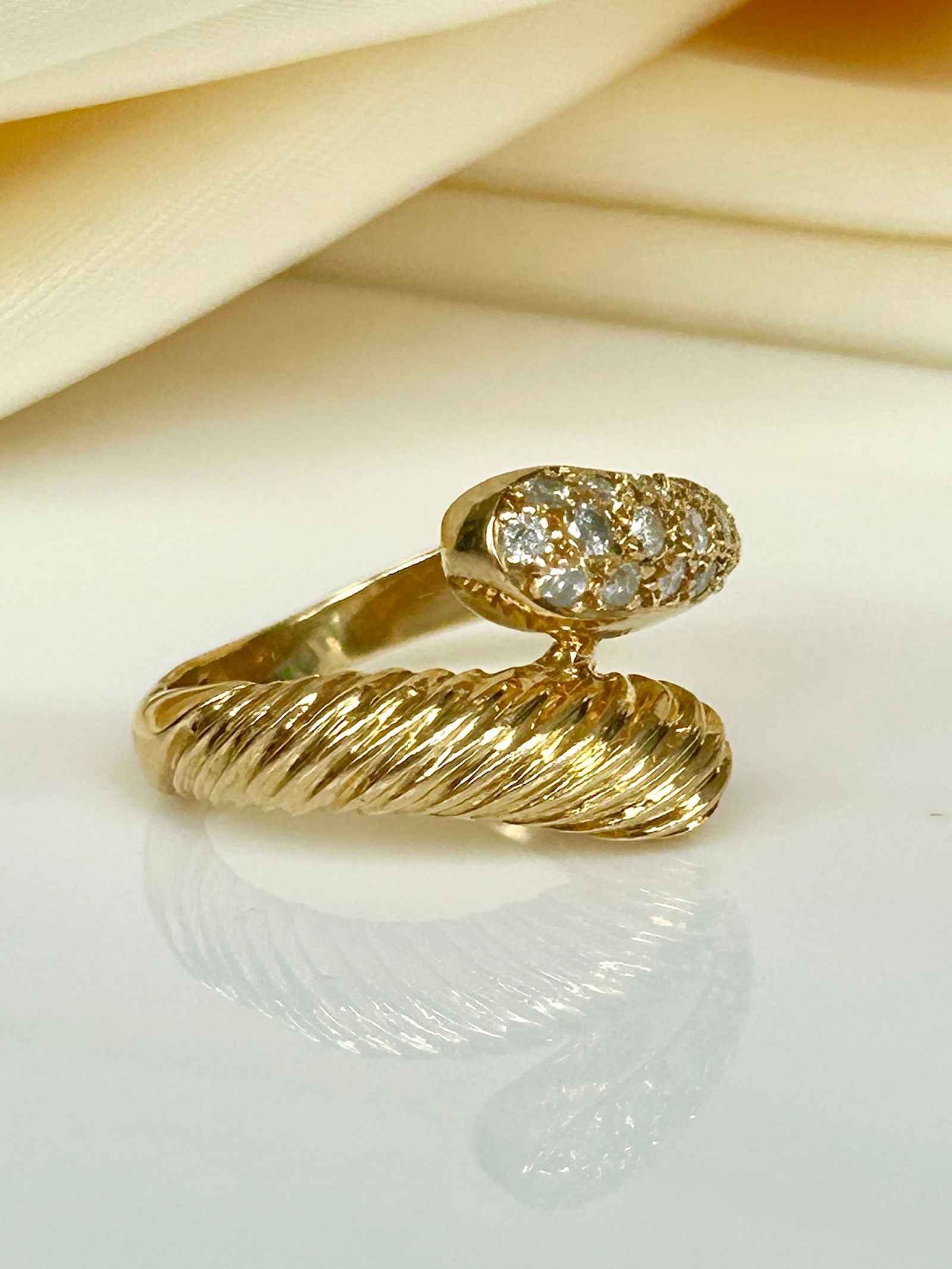 High quality 18ct yellow gold diamond snake design ring - 10
