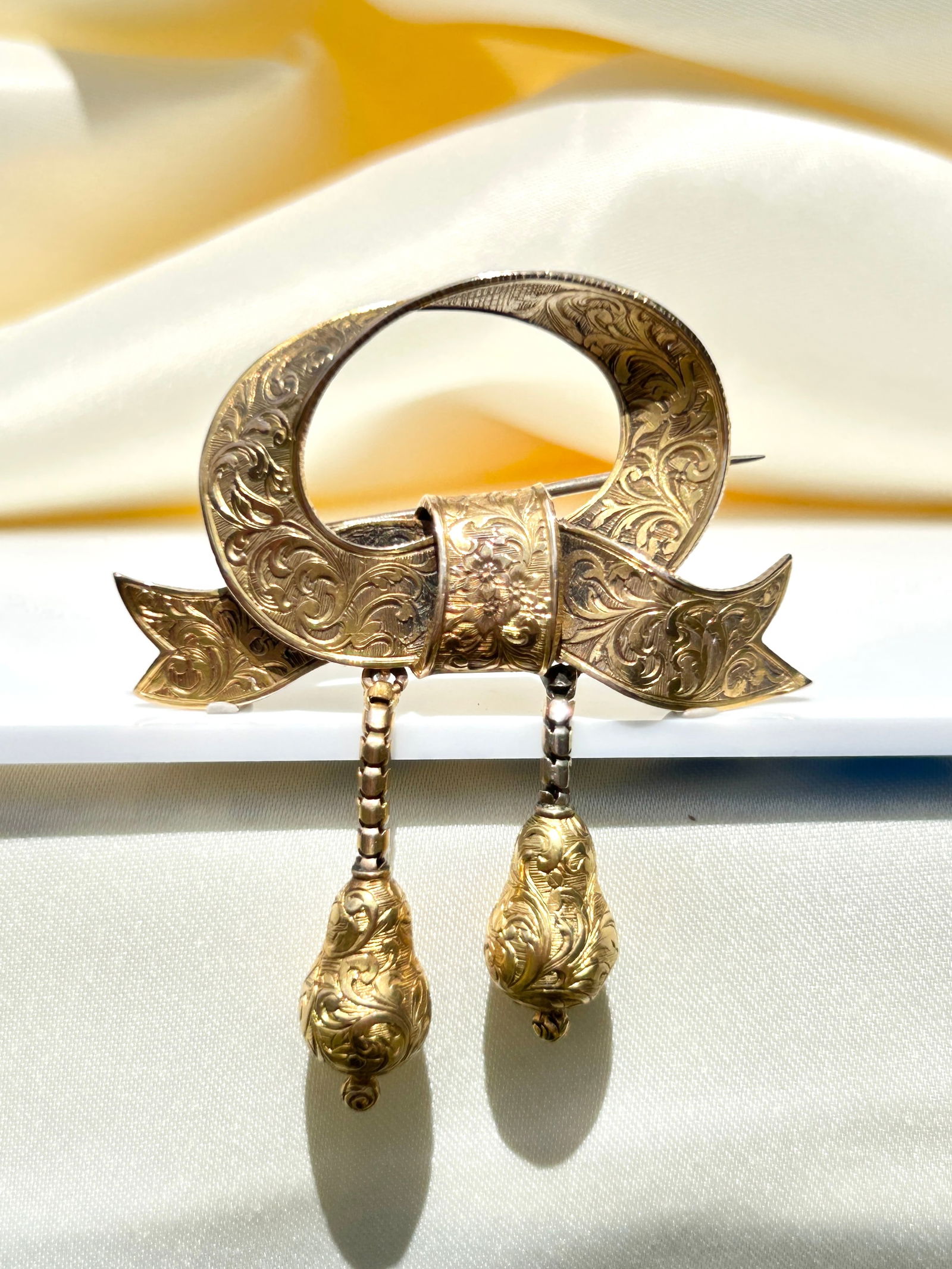 Heavy antique victorian era 15ct yellow gold tassle brooch - large size - 2