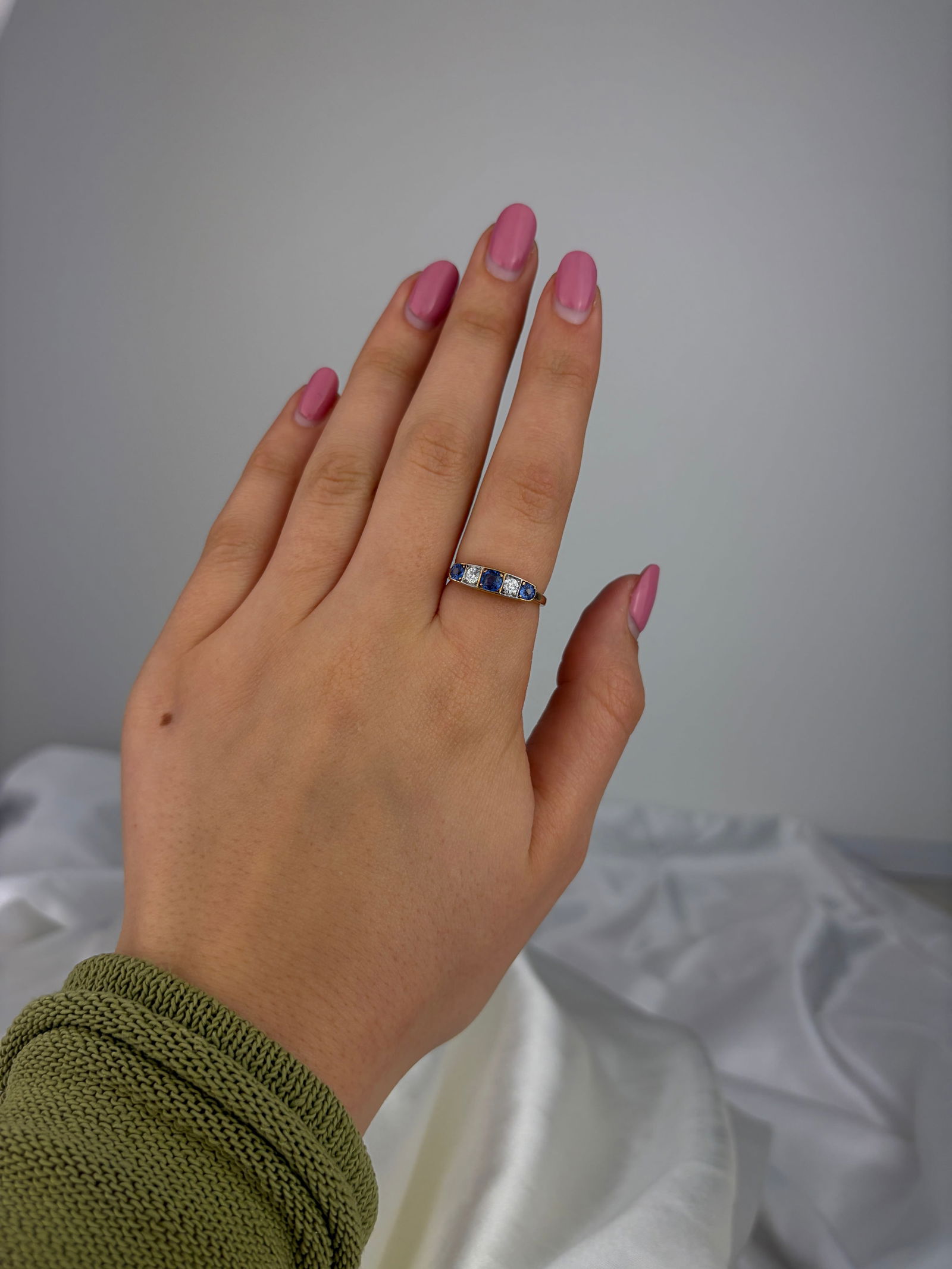 ANTIQUE ART DECO 18CT GOLD SAPPHIRE AND DIAMOND 5 STONE RING - 7