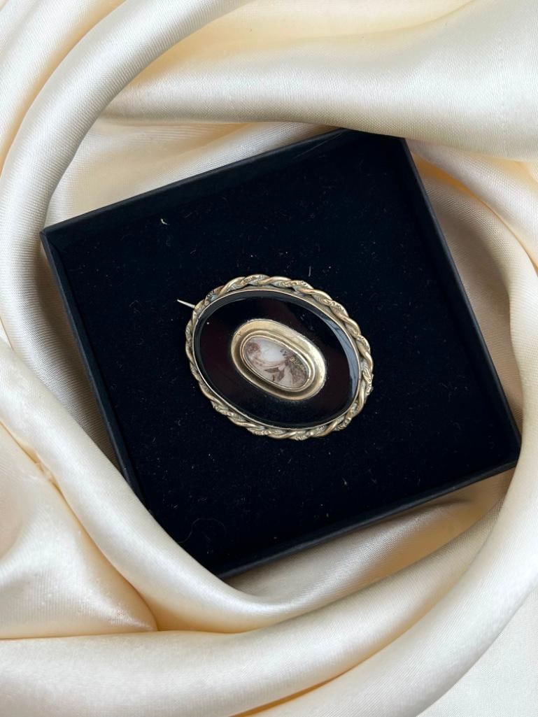 Large Yellow Metal Mourning Brooch with Locket Front - 4
