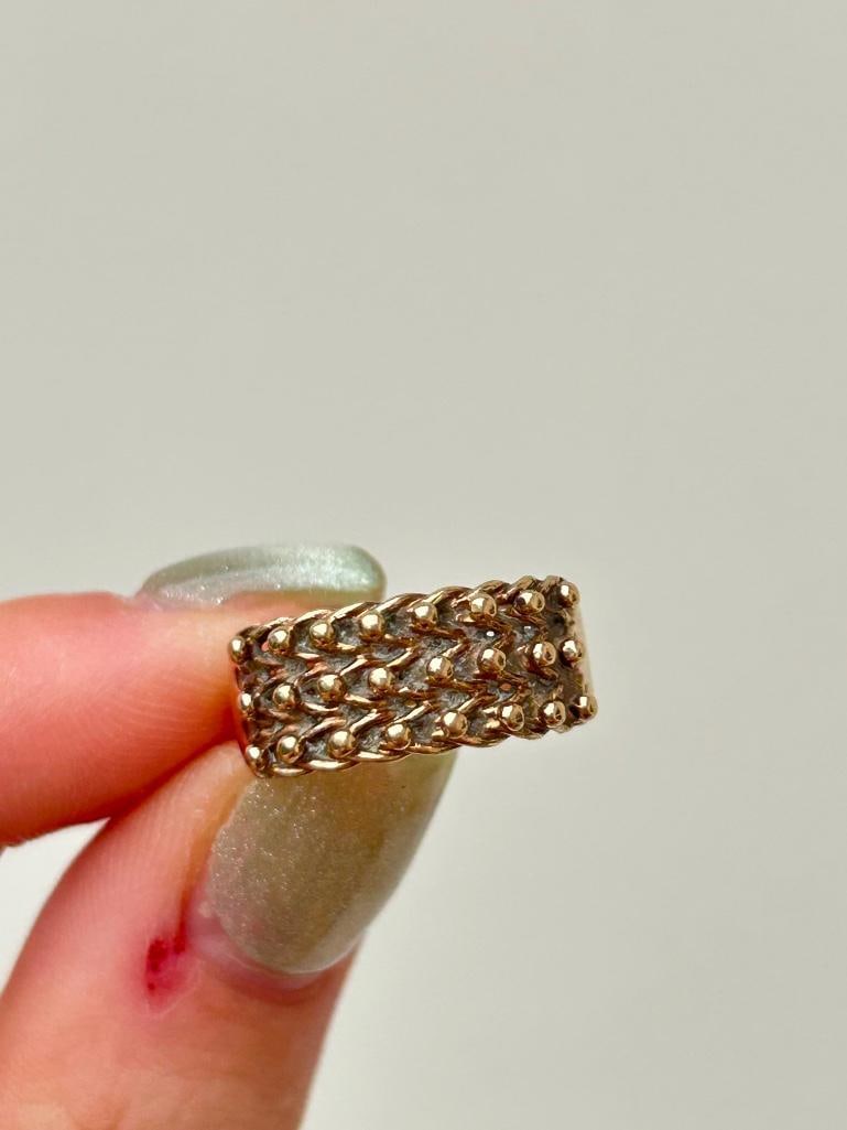 Heavy 9ct Gold Keeper Ring - 4