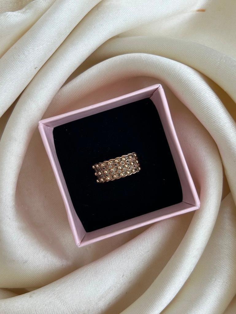 Heavy 9ct Gold Keeper Ring - 5