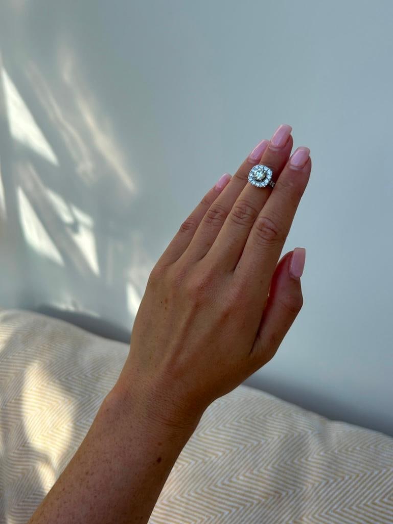 *Wonderful 14k White Gold Diamond Halo Ring - 14