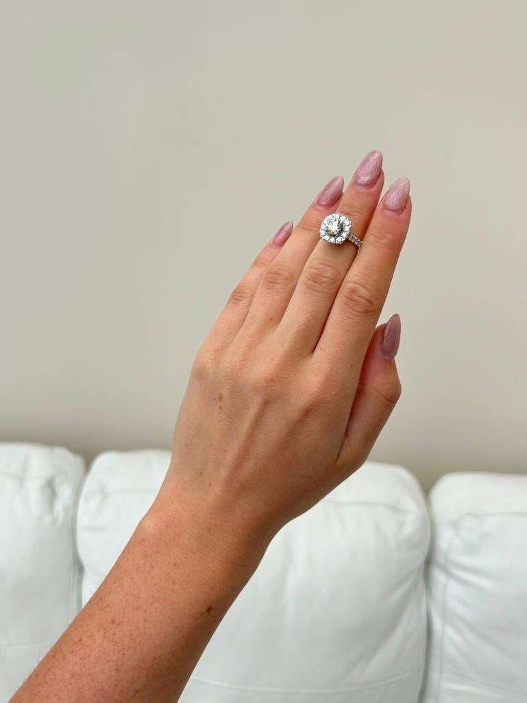 *Wonderful 14k White Gold Diamond Halo Ring - 17