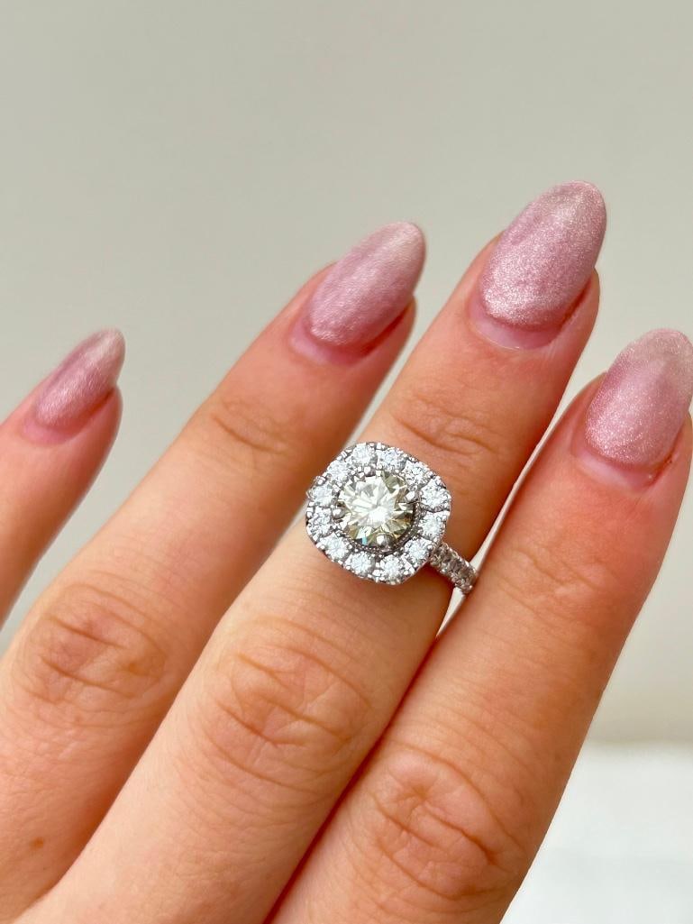 *Wonderful 14k White Gold Diamond Halo Ring - 2