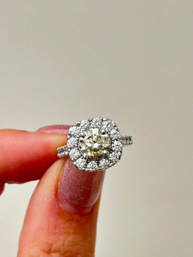 *Wonderful 14k White Gold Diamond Halo Ring - 5