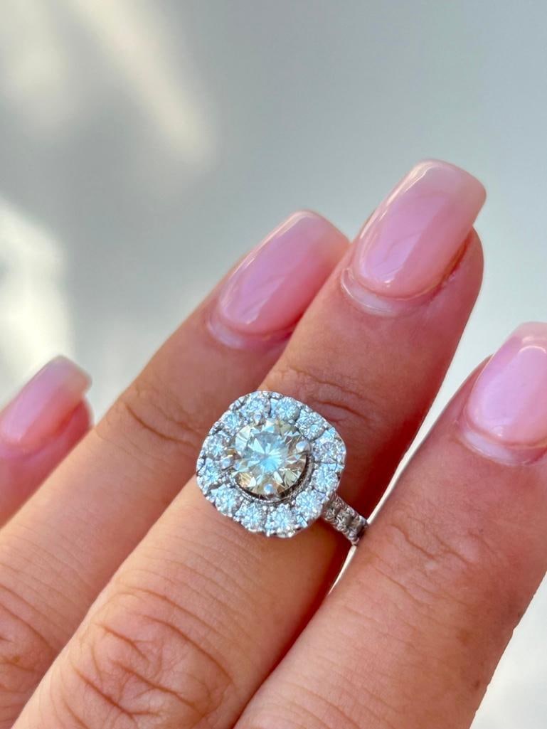 *Wonderful 14k White Gold Diamond Halo Ring - 6