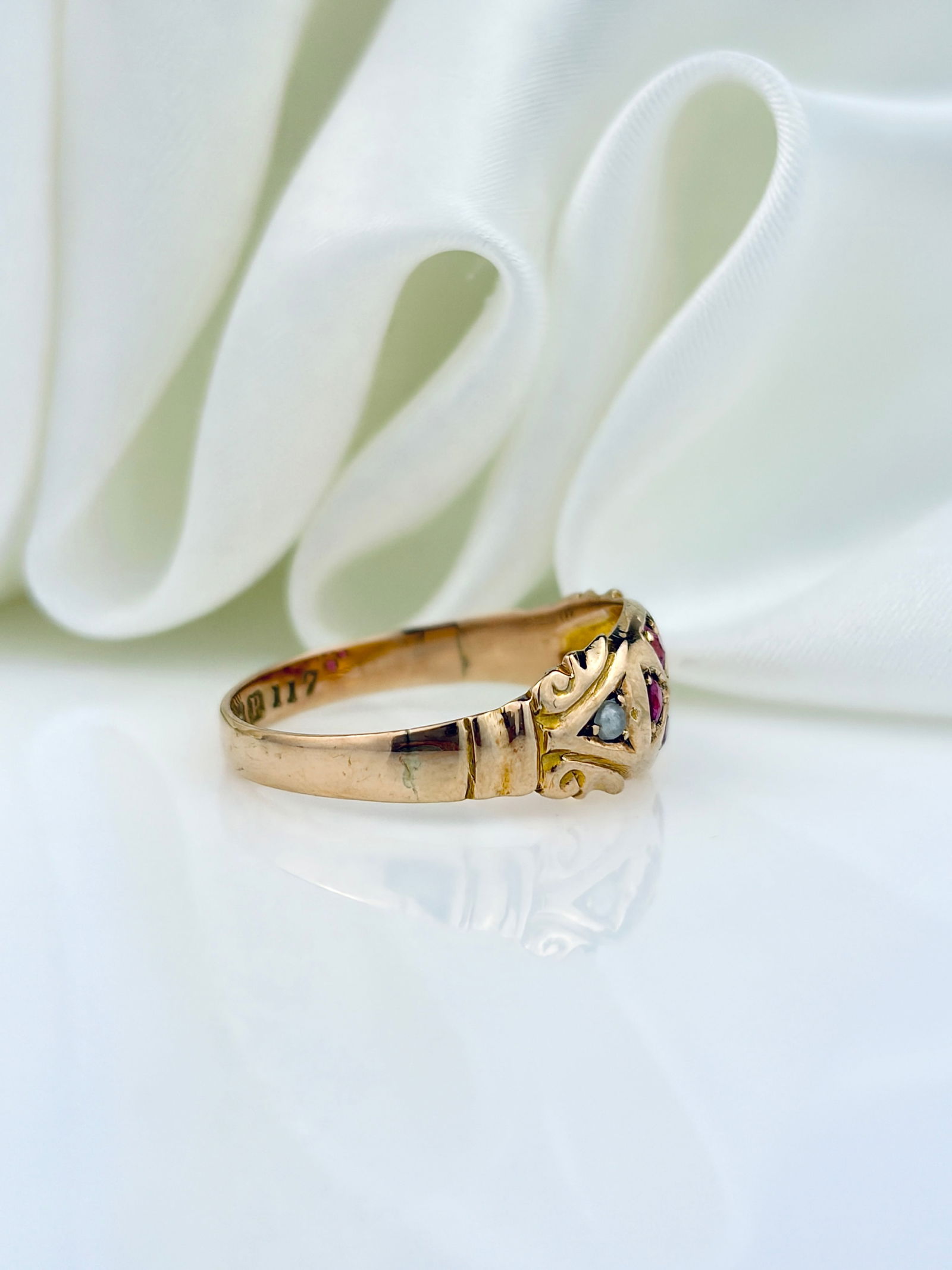 ANTIQUE C.1914 9CT YELLOW GOLD RUBY AND PEARL RING - 2