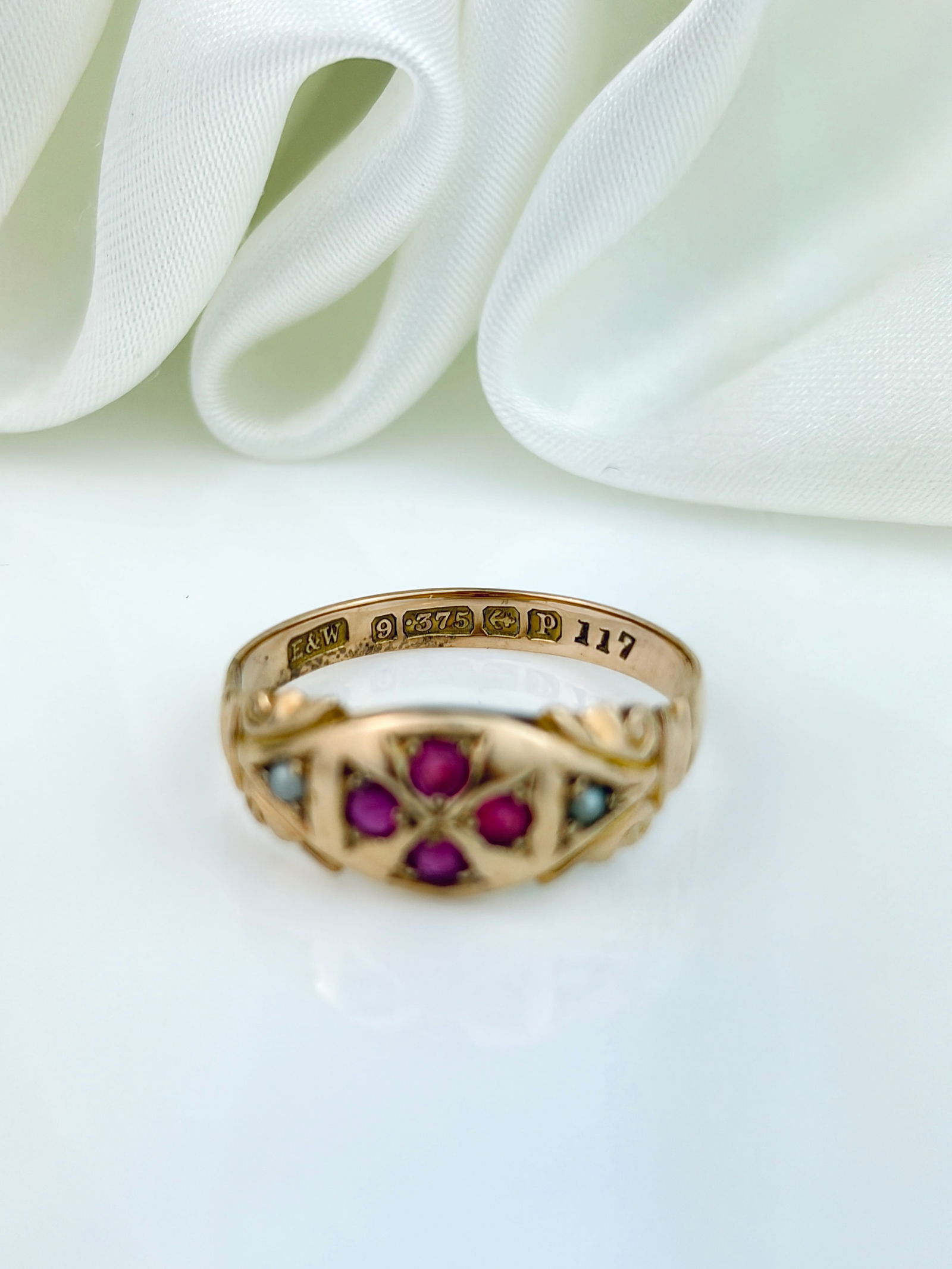 ANTIQUE C.1914 9CT YELLOW GOLD RUBY AND PEARL RING - 4