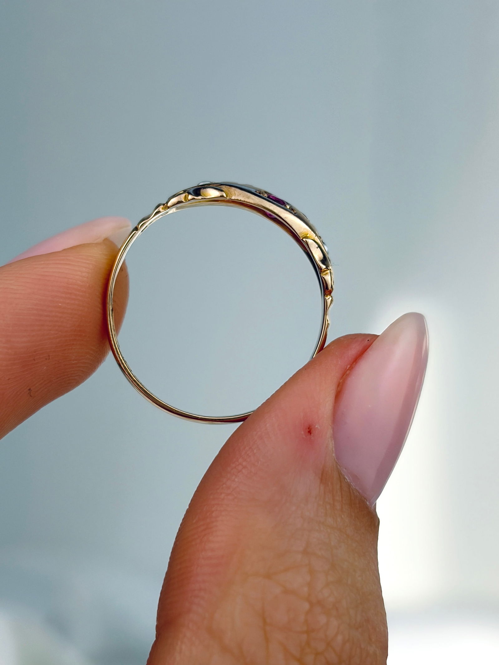 ANTIQUE C.1914 9CT YELLOW GOLD RUBY AND PEARL RING - 6