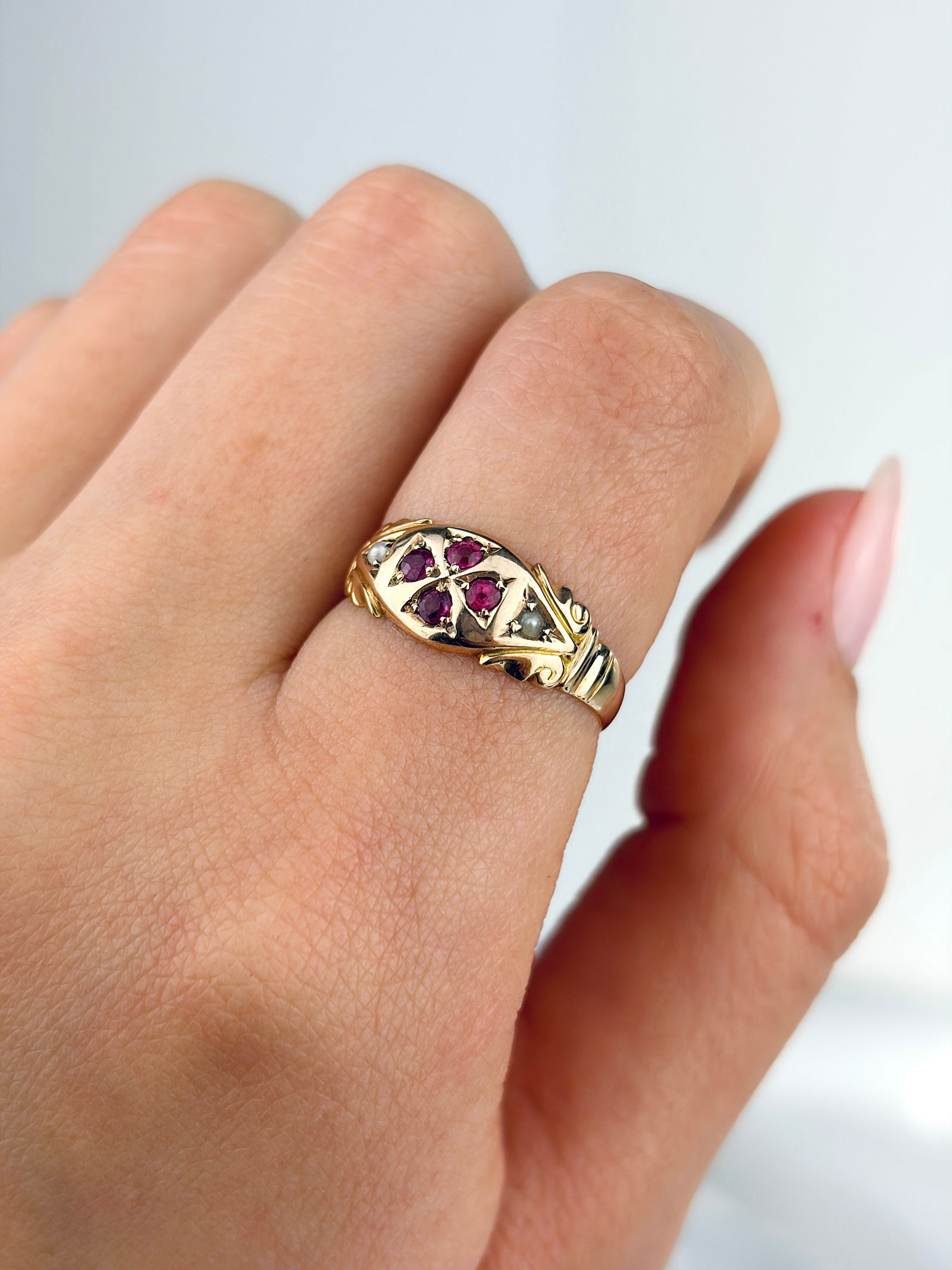 ANTIQUE C.1914 9CT YELLOW GOLD RUBY AND PEARL RING - 8