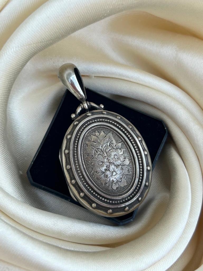 Antique Silver Aesthetic Locket Pendant - 2