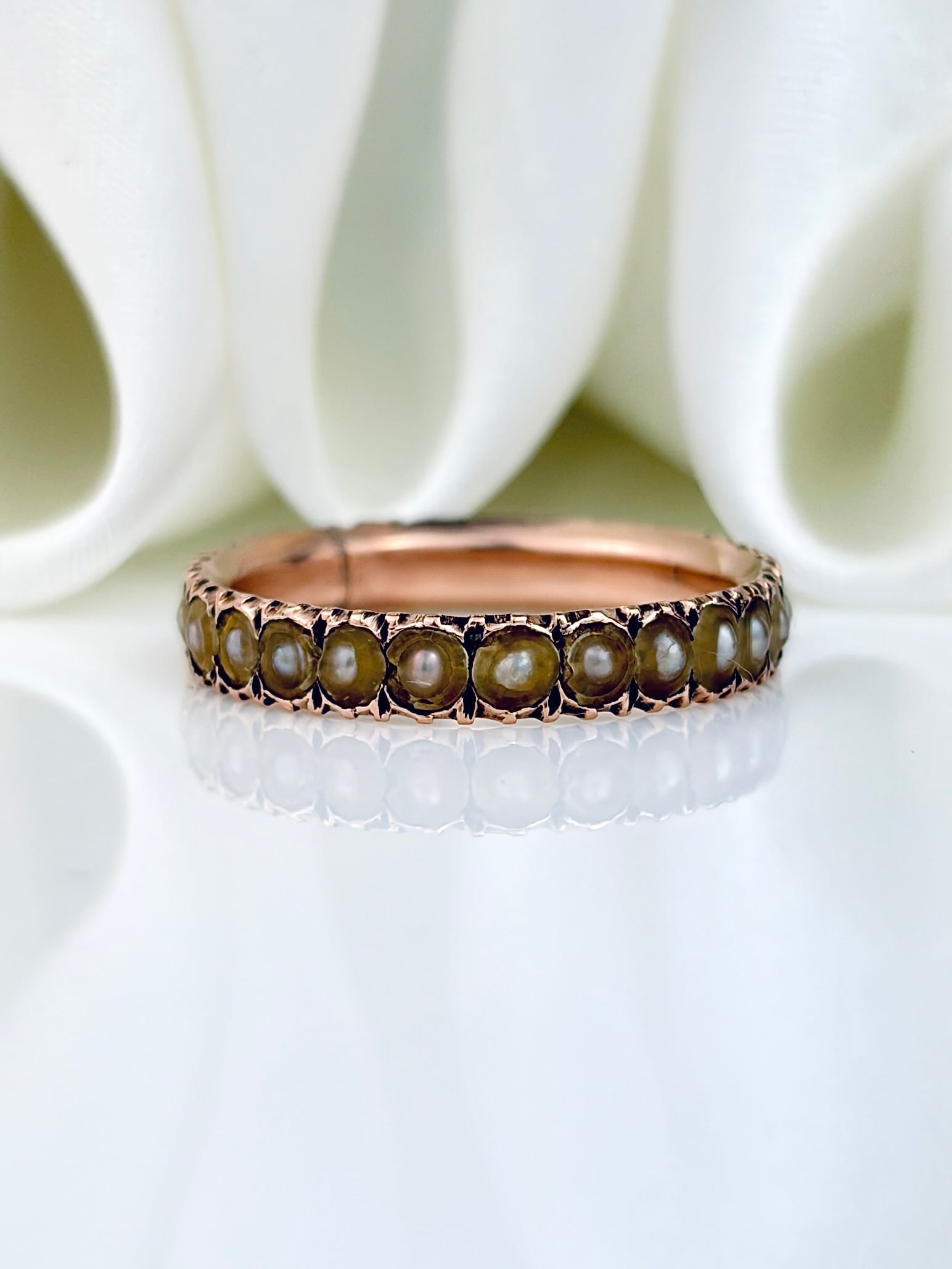 ANTIQUE GEORGIAN PEARL FULL ETERNITY RING IN GOLD: ANTIQUE GEORGIAN PEARL FULL ETERNITY RING IN GOLD Prettiest pearl full eternity ring! Weight: 2.18g Size: UK M1/2, US 6.75, Width 3mm, height off finger 1mm Materials: