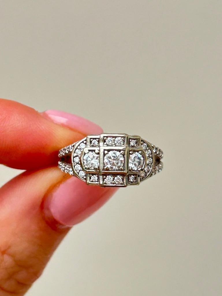 Wonderful 18ct White Gold Diamond Encrusted 3 Stone Ring - 5