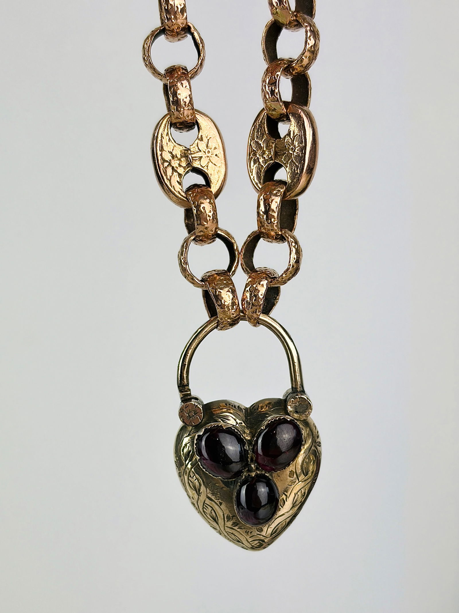 Antique cabochon garnet chunky gold locket back padlock bracelet: Antique cabochon garnet chunky gold locket back padlock bracelet Wonderful gold detailing on a chunky mariner link bracelet and a chunky padlock!