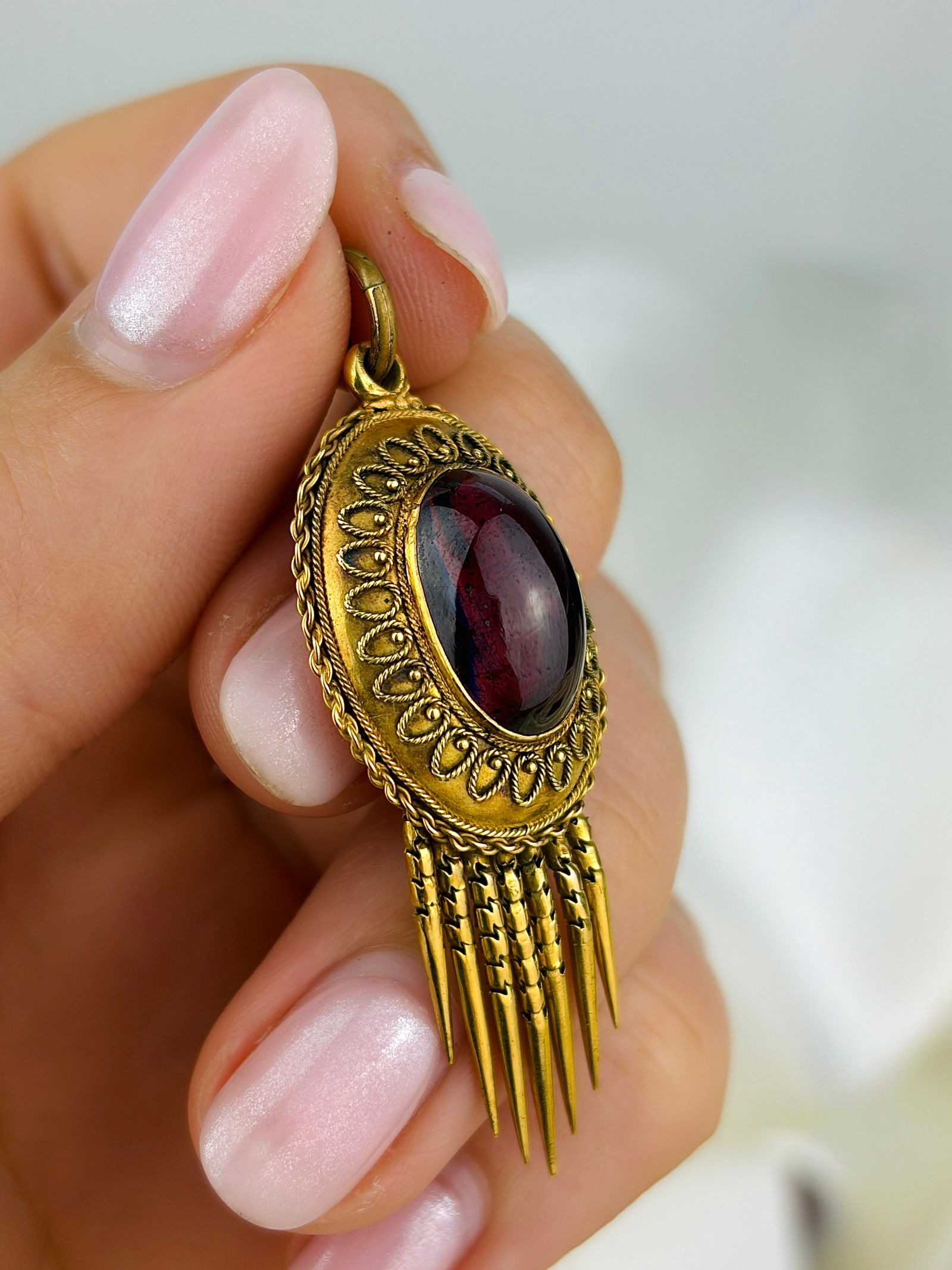 Antique victorian era 15ct yellow gold cabochon garnet fringe pendant - 4