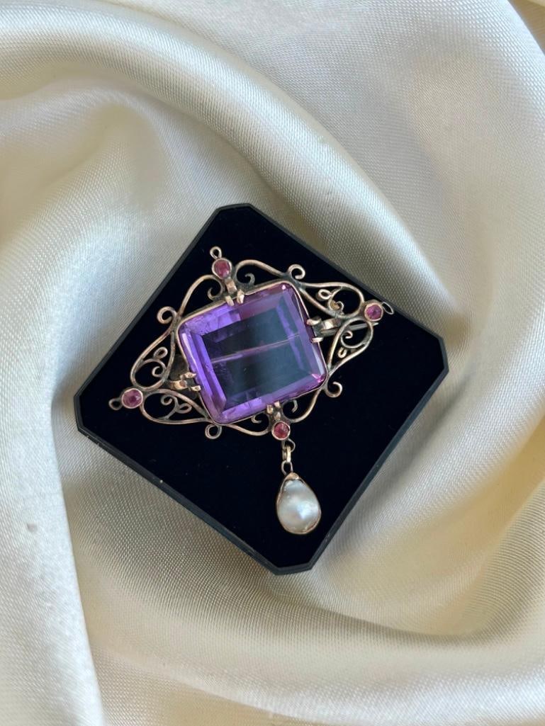 Large Antique Multistone Gold Brooch: Large Antique Multistone Gold Brooch gorgeous brooch! measurements length 40cm width 39mm weight 5.85g materials gold UC2