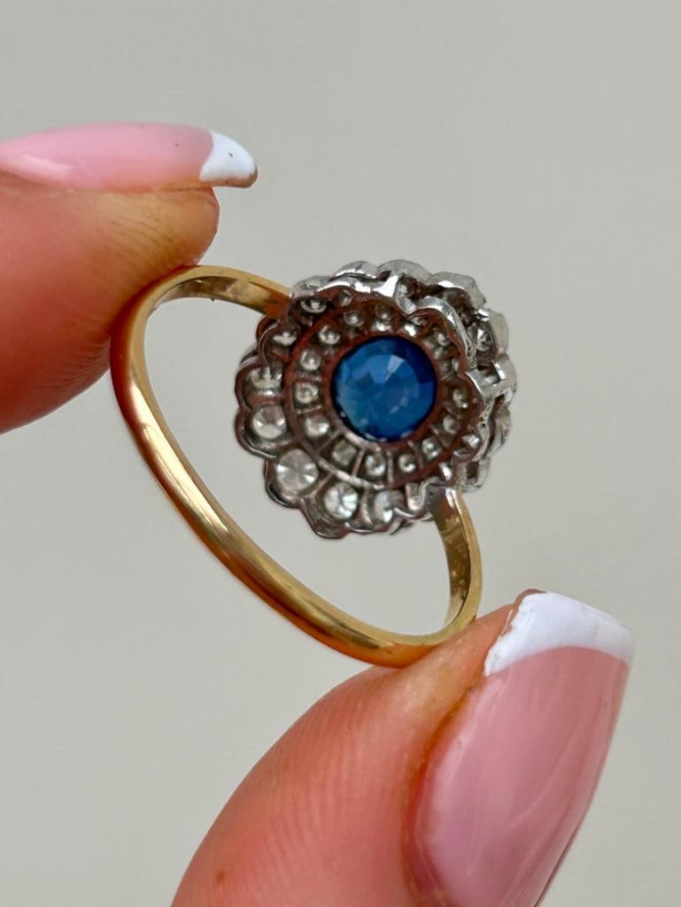 Large 18ct Yellow Gold Sapphire and Diamond Cluster Ring - 4