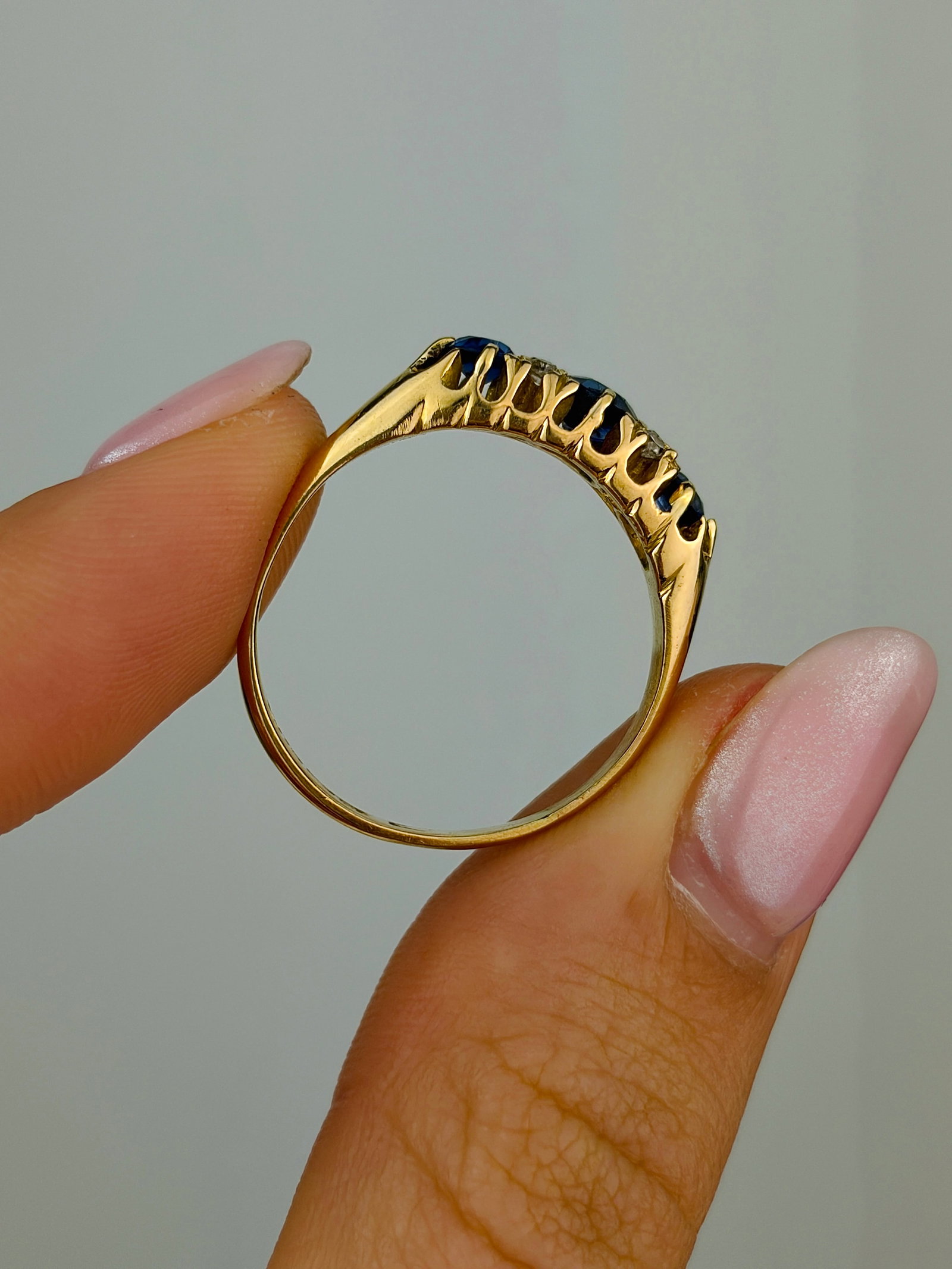 18ct yellow gold sapphire and diamond 5 stone ring - 6