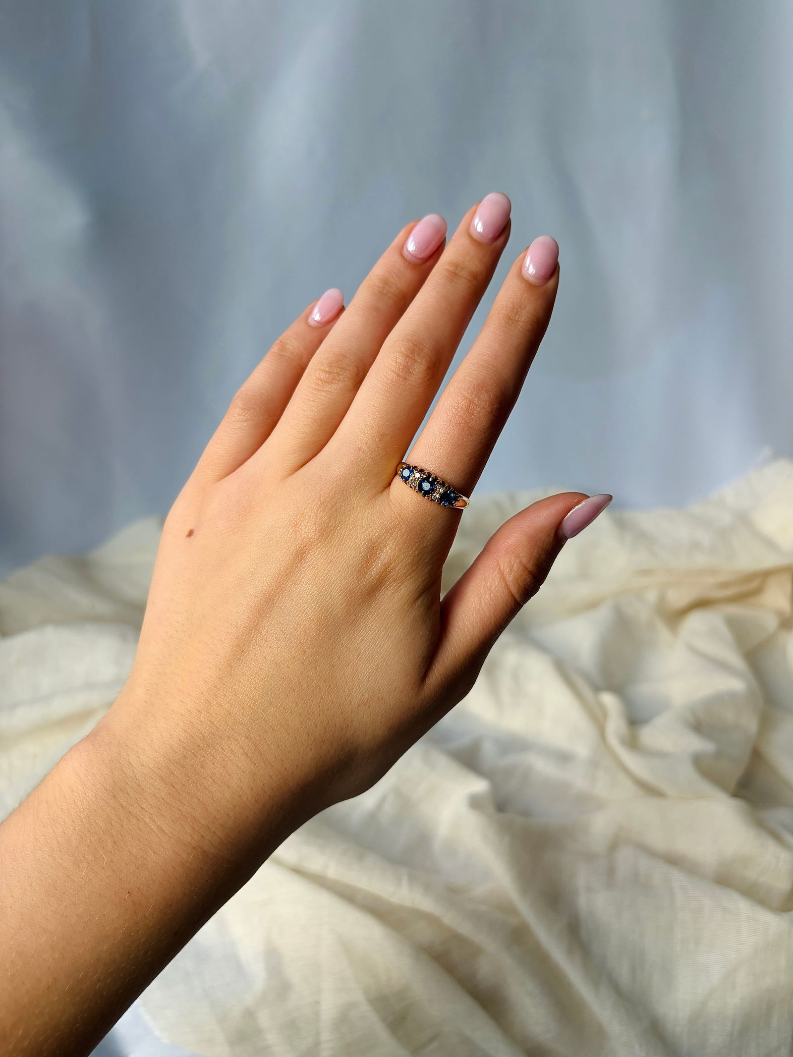 18ct yellow gold sapphire and diamond 5 stone ring - 7