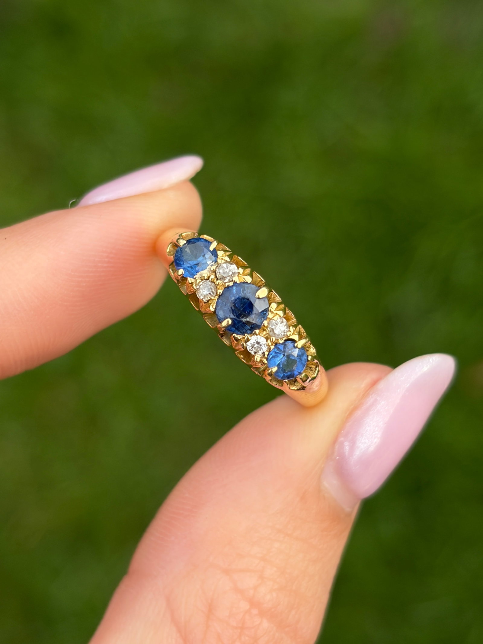 18ct yellow gold sapphire and diamond 5 stone ring - 9