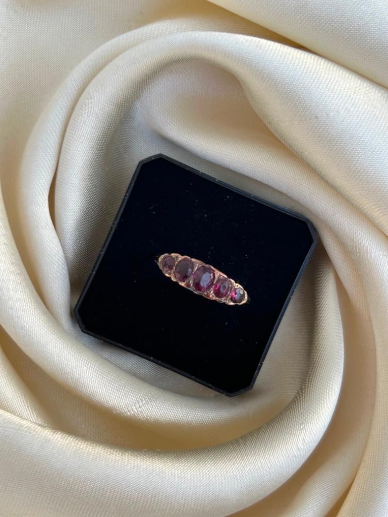 18ct Gold Amethyst Five Stone Ring - 2