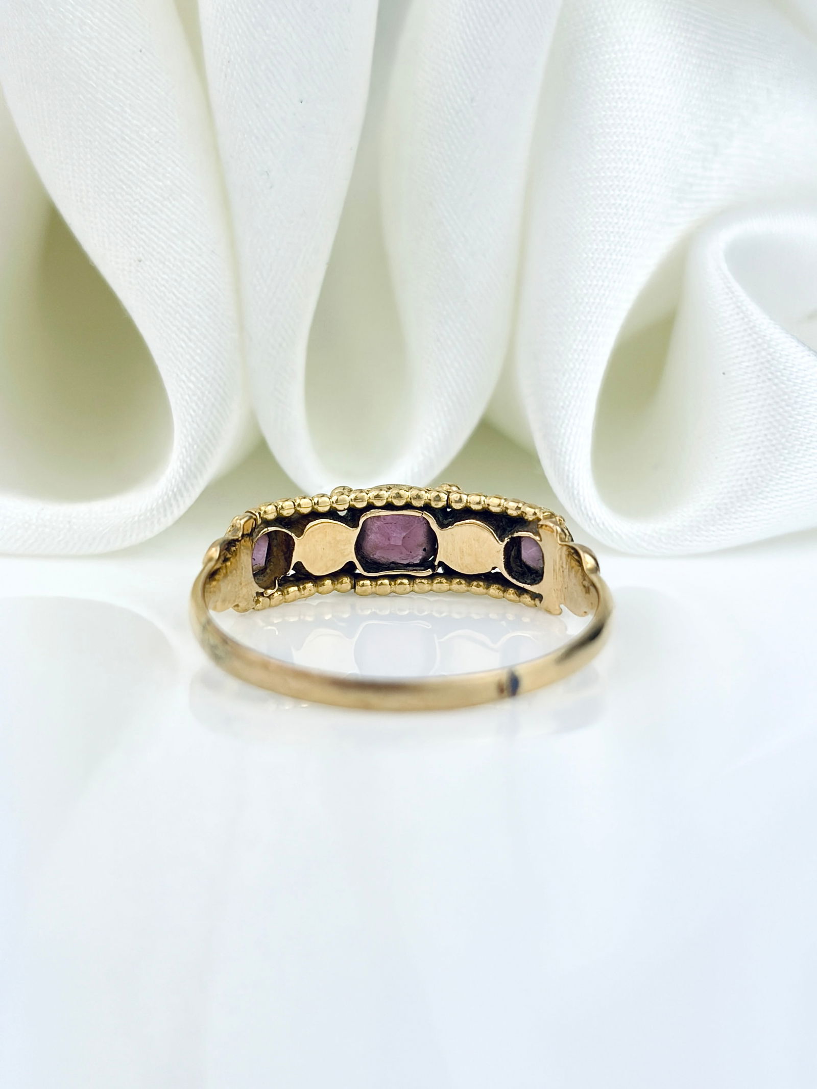 ANTIQUE AMETHYST AND PEARL 5 STONE RING WITH GORGEOUS DETAILS IN GOLD - 3
