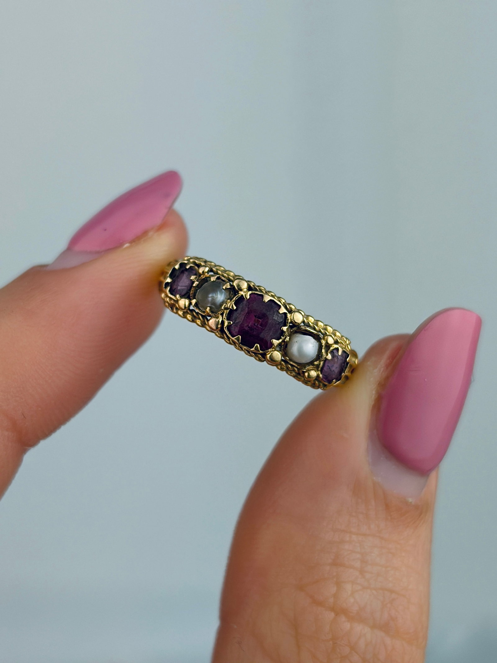 ANTIQUE AMETHYST AND PEARL 5 STONE RING WITH GORGEOUS DETAILS IN GOLD - 5