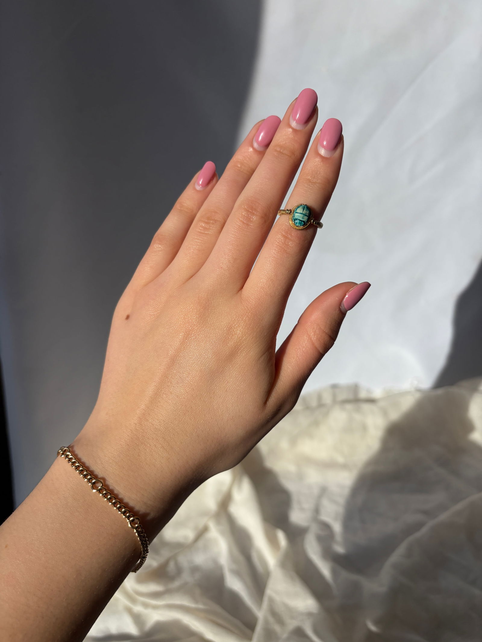 ANTIQUE EGYPTIAN REVIVAL SCARAB SWIVEL RING IN 18CT GOLD - 2