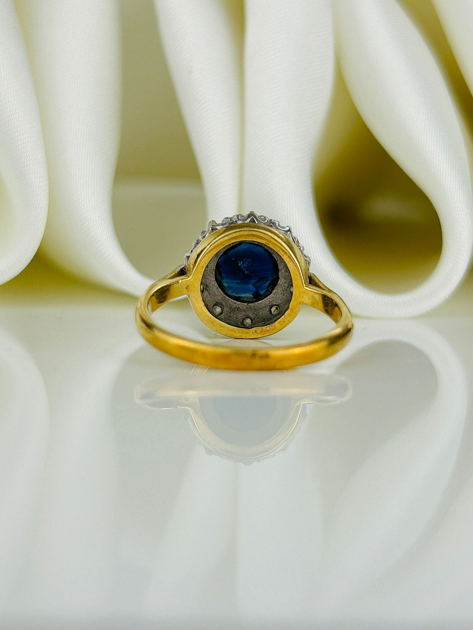 Antique Sapphire and Diamond Cluster Ring in 18ct Gold - 3