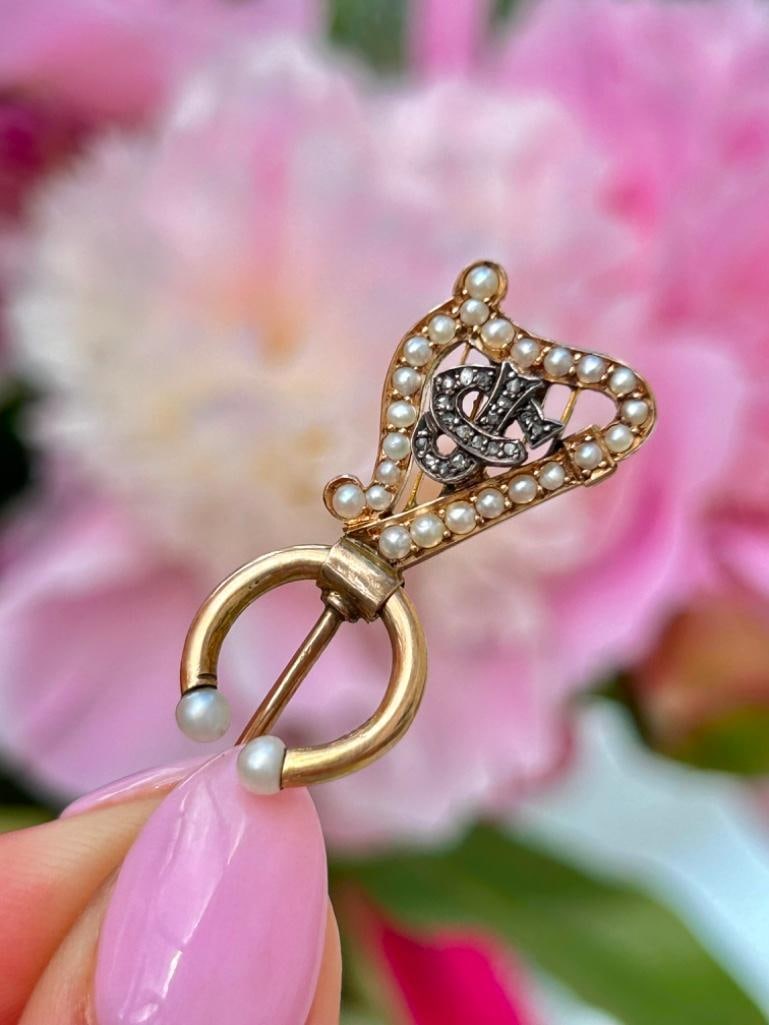 Antique Rose Cut Diamond and Pearl Lyre Stick Pin in Gold - 10