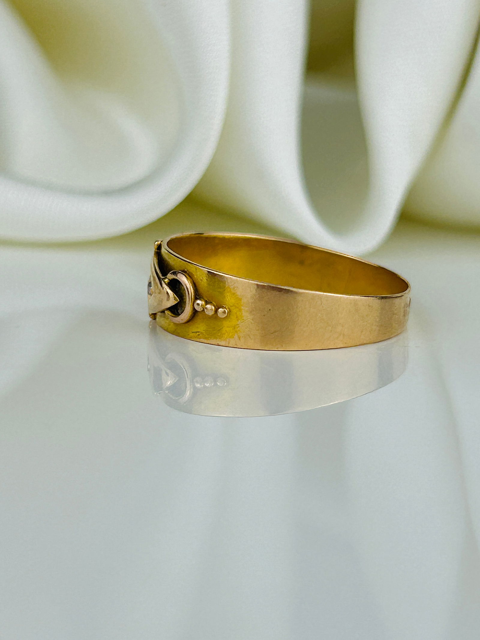 Antique C.1890 Ruby and Diamond 3 Stone Ring in 15ct Gold - 4