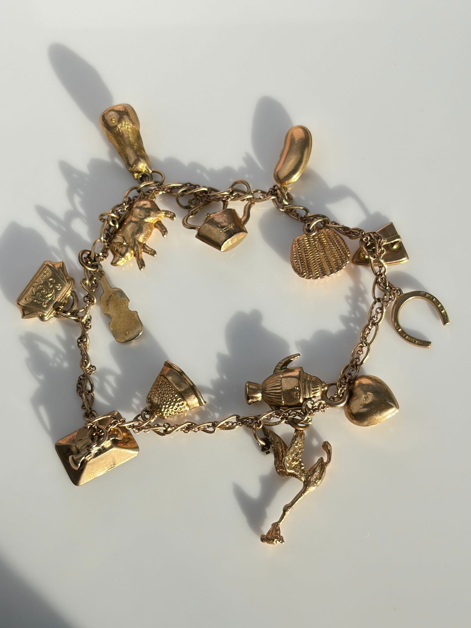 VINTAGE 9CT YELLOW GOLD CHARM BRACELET HORSESHOE, BEAN, HEART ETC - 3