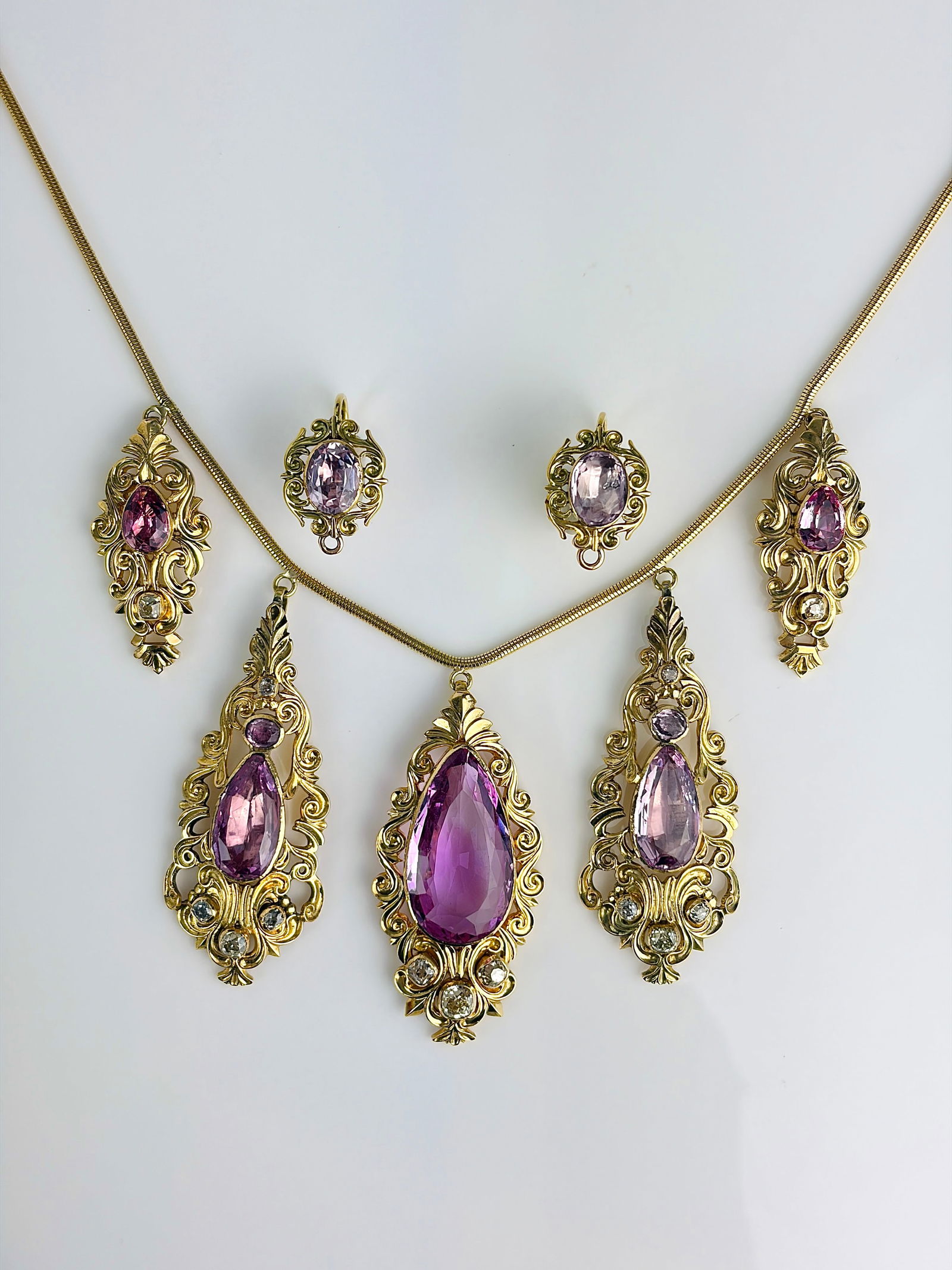 Incredible Antique 18ct yellow gold Amethyst and diamond Boxed Necklace and Earrings Suite - 10