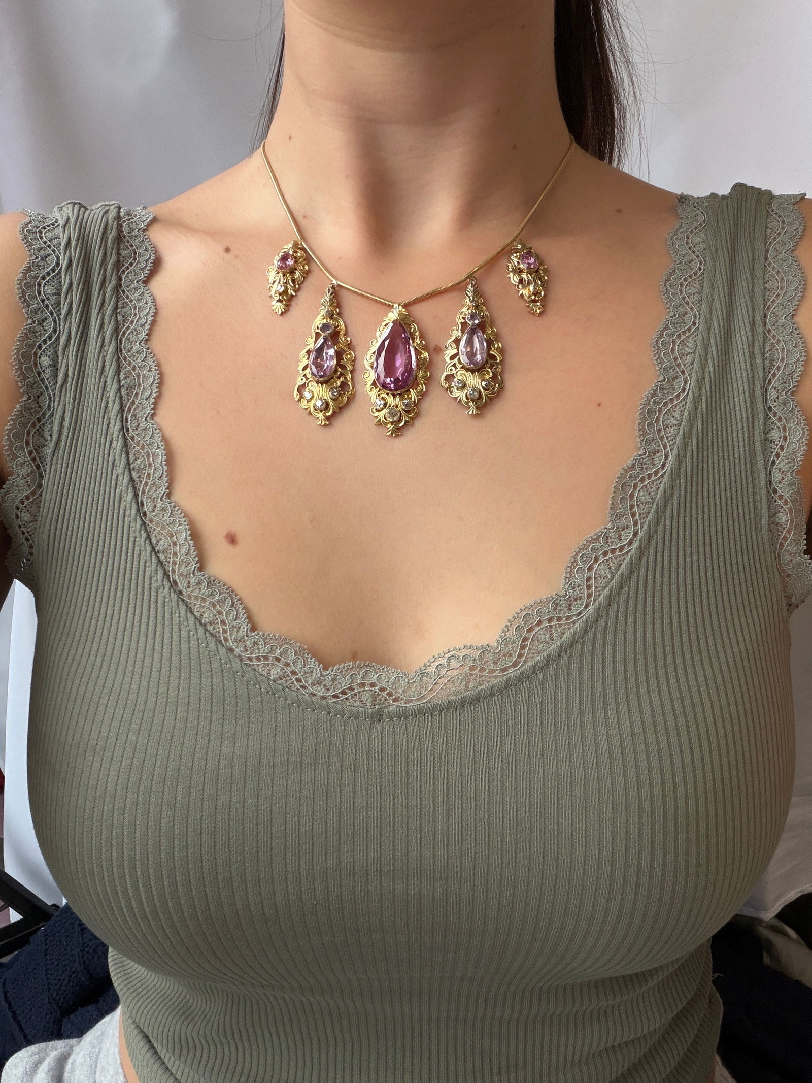 Incredible Antique 18ct yellow gold Amethyst and diamond Boxed Necklace and Earrings Suite - 12