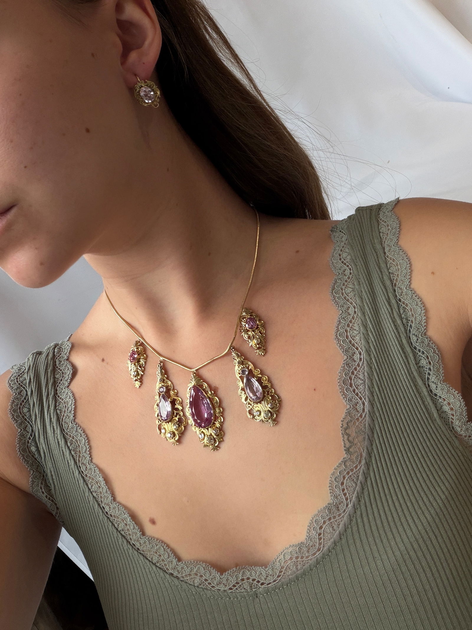 Incredible Antique 18ct yellow gold Amethyst and diamond Boxed Necklace and Earrings Suite - 15