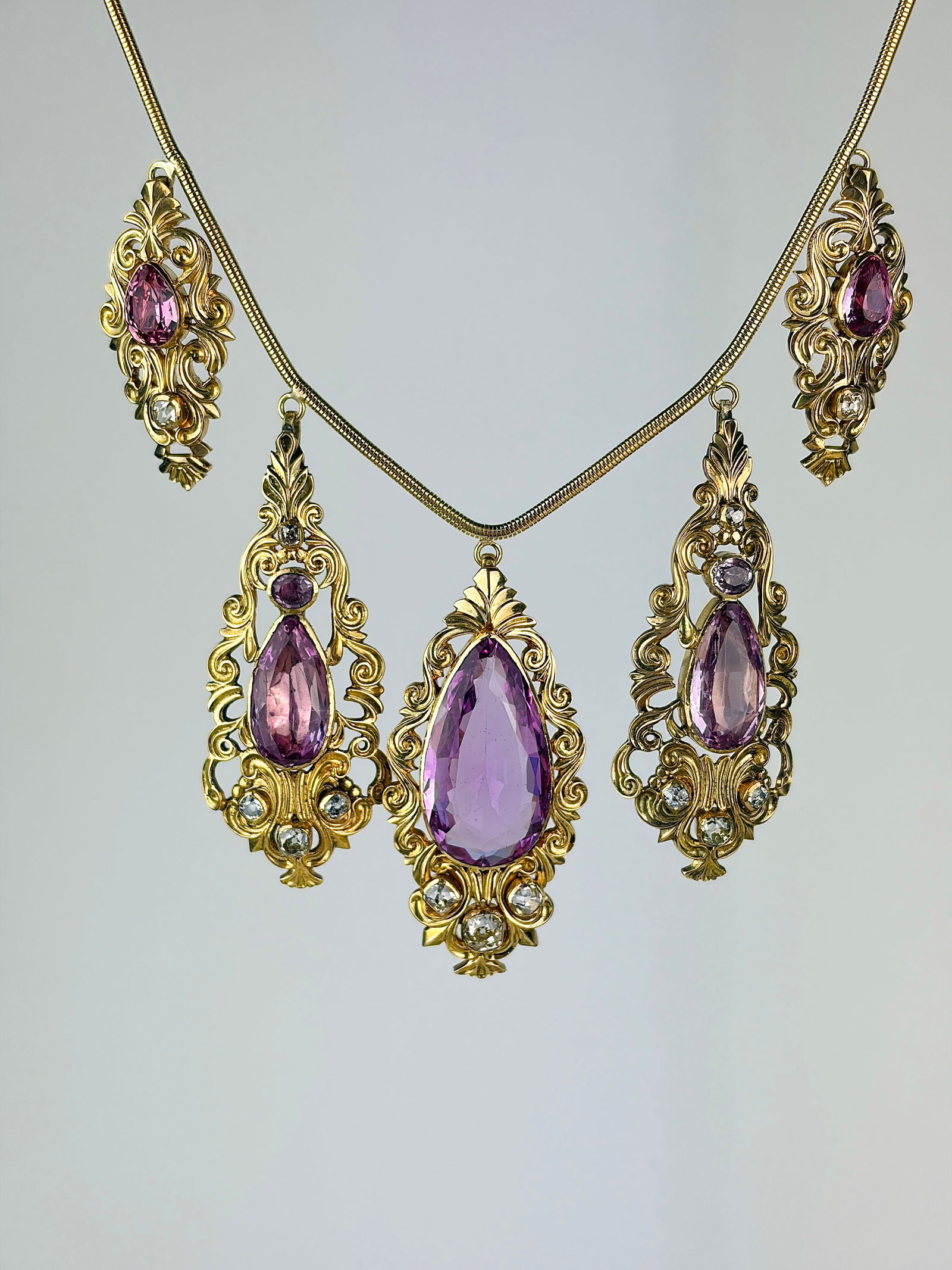 Incredible Antique 18ct yellow gold Amethyst and diamond Boxed Necklace and Earrings Suite - 3
