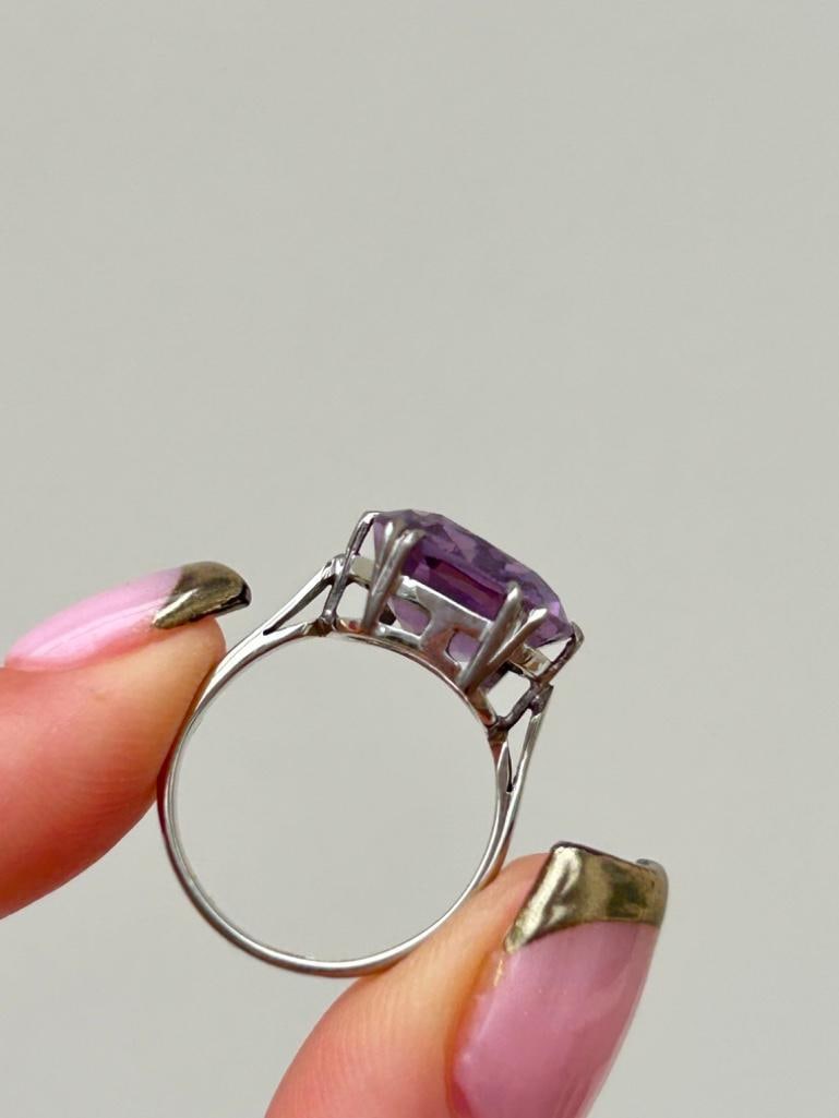 Chunky 18ct White Gold Amethyst Ring - 4