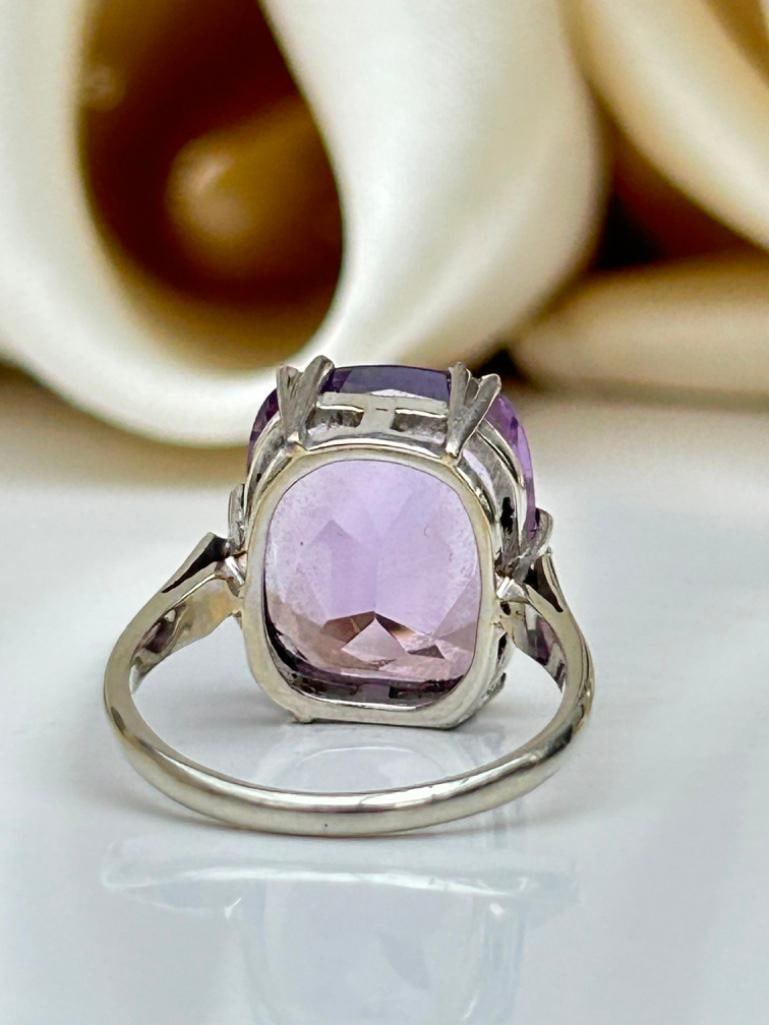 Chunky 18ct White Gold Amethyst Ring - 7