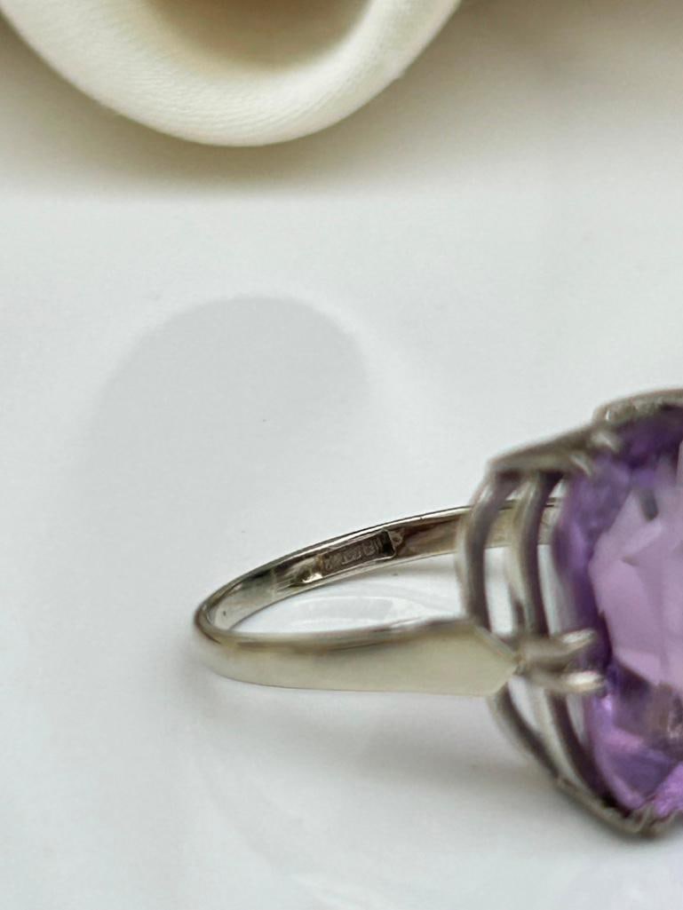 Chunky 18ct White Gold Amethyst Ring - 8