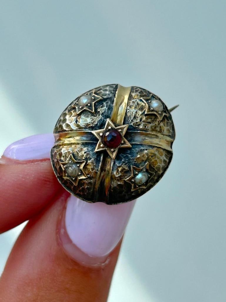 Antique Gold Star Brooch: Antique Gold Star Brooch lovely antique brooch measurements length 20mm width 18mm weight 4.83g materials gold 