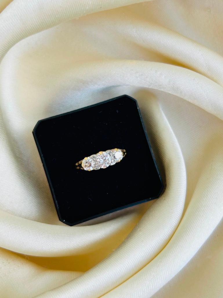 Antique 18ct Yellow Gold Diamond 3 Stone Ring - 1.40cts Total - 2