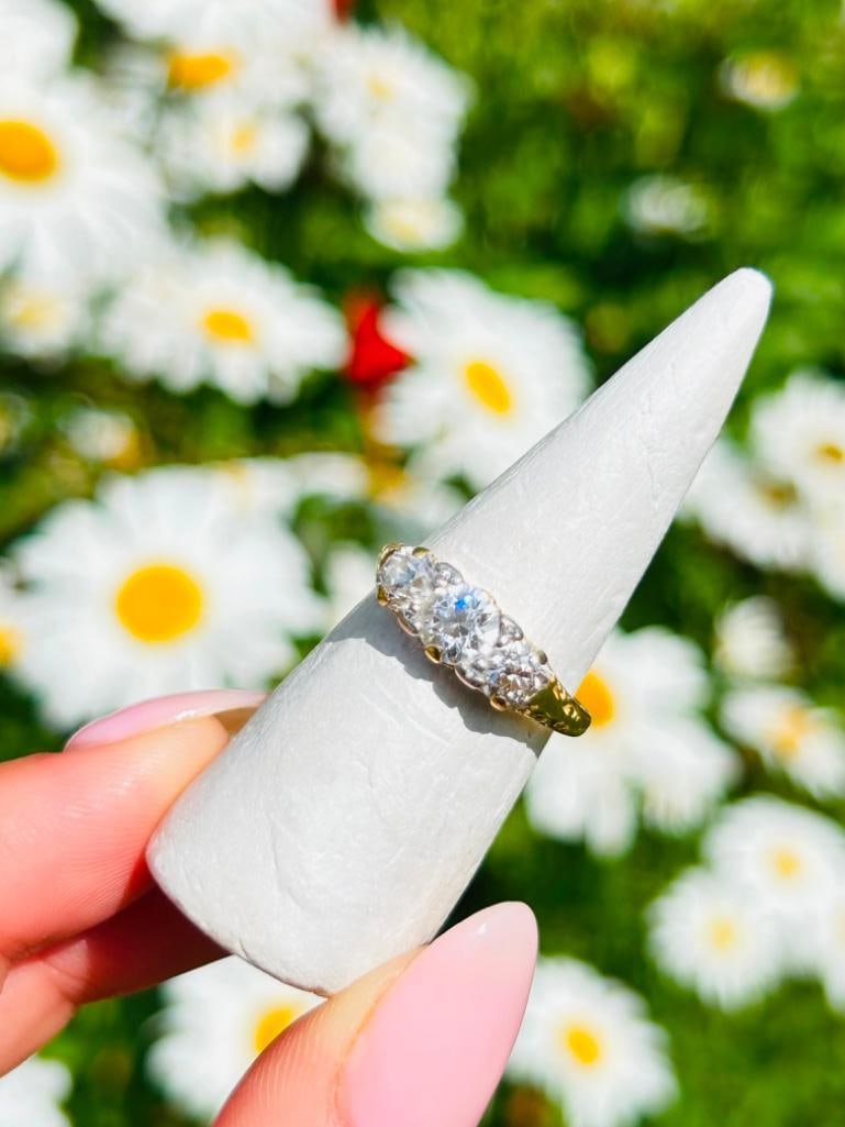 Antique 18ct Yellow Gold Diamond 3 Stone Ring - 1.40cts Total - 6