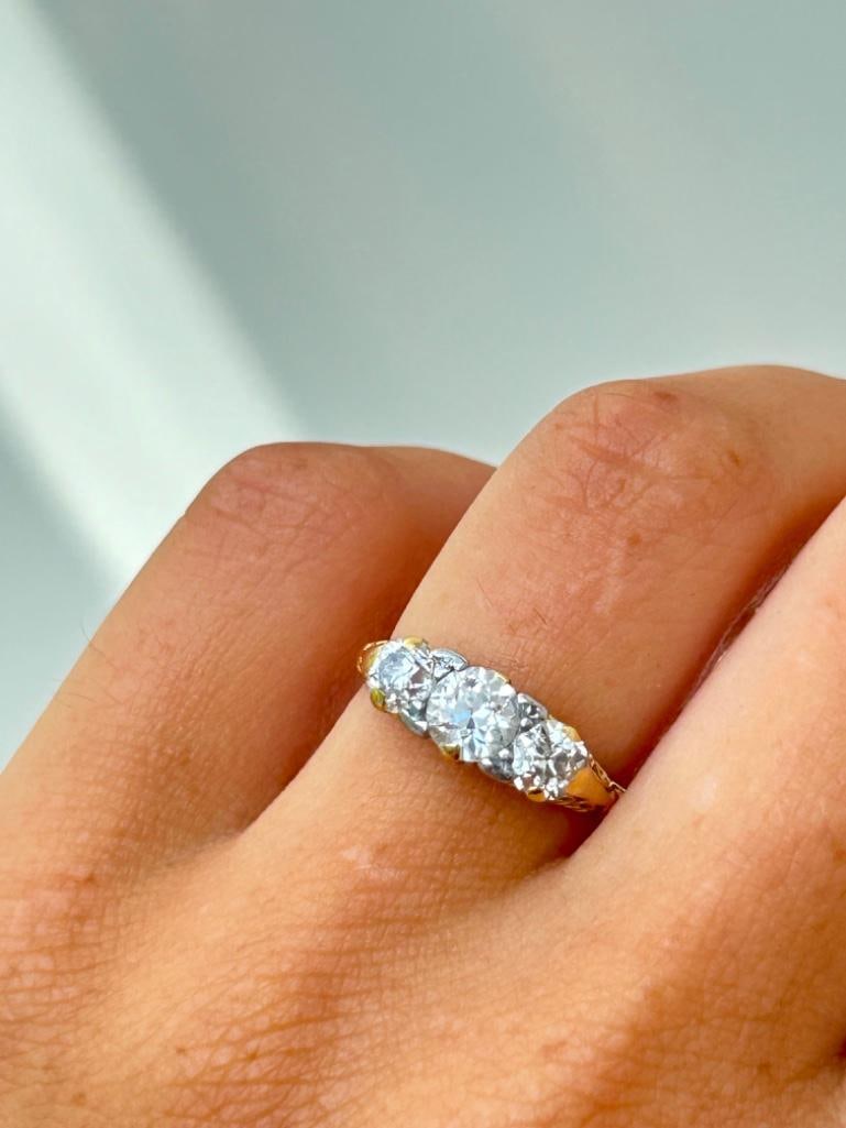 Antique 18ct Yellow Gold Diamond 3 Stone Ring - 1.40cts Total - 7