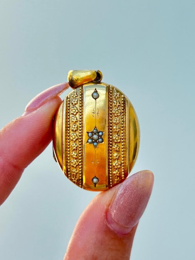 *Antique Gold Locket Pendant - 3